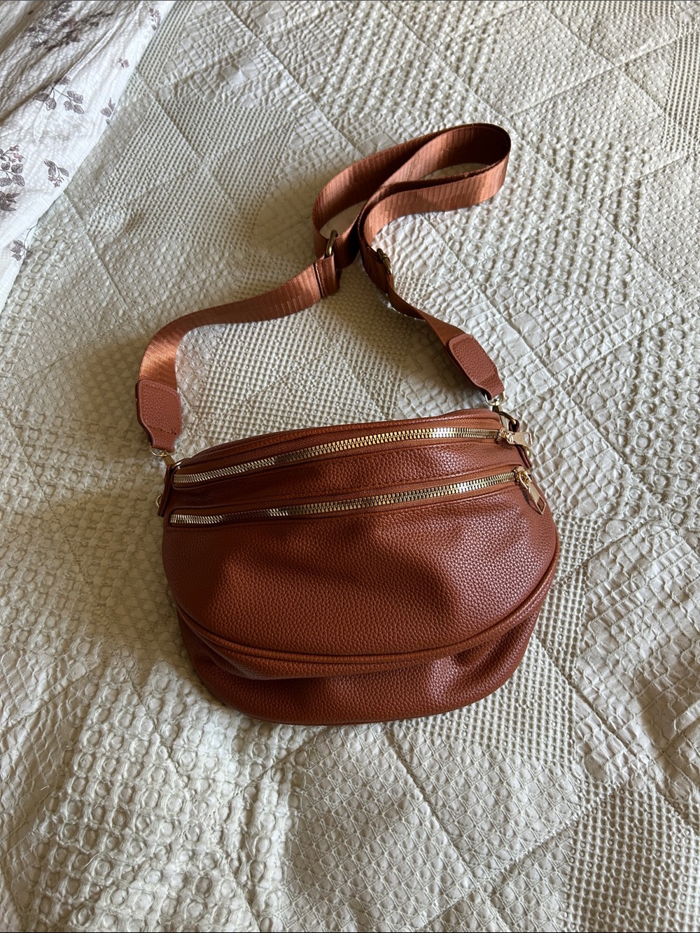 Classic vegan Leather Crossbody Bag in Cognac Brown
